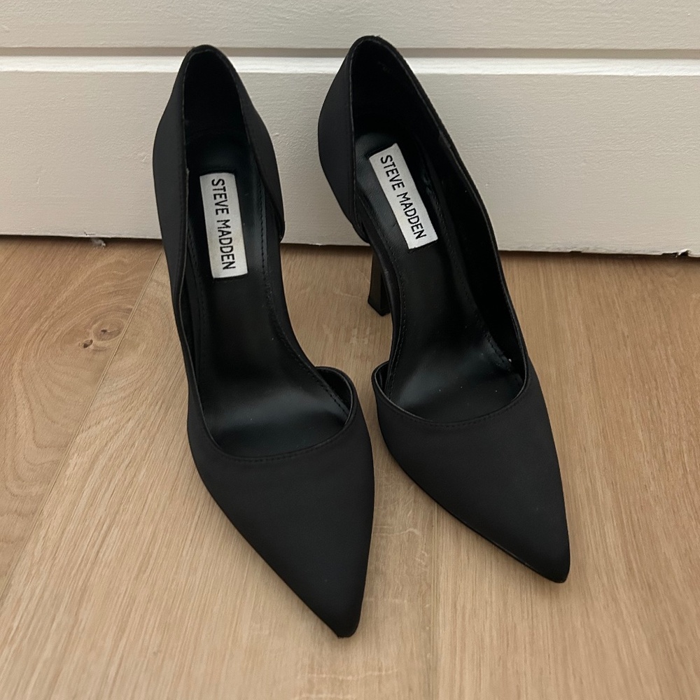 Steve Madden Black Satin Pumps Size 6